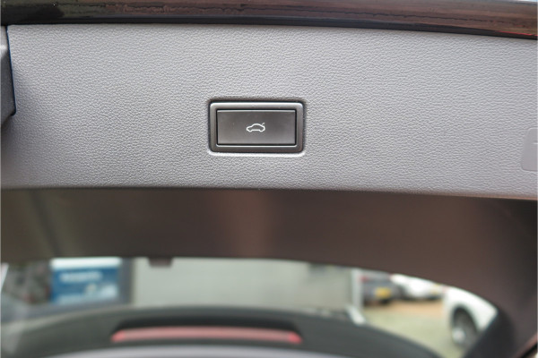 Volkswagen T-Roc 1.5 TSI 150pk DSGSport Camera , Virtual Cockpit , Navi , Led , Carplay, DAB+ ,PDC, LMV, Electr. bedienbare achterklep, Schakelflippers aan stuurwiel etc..