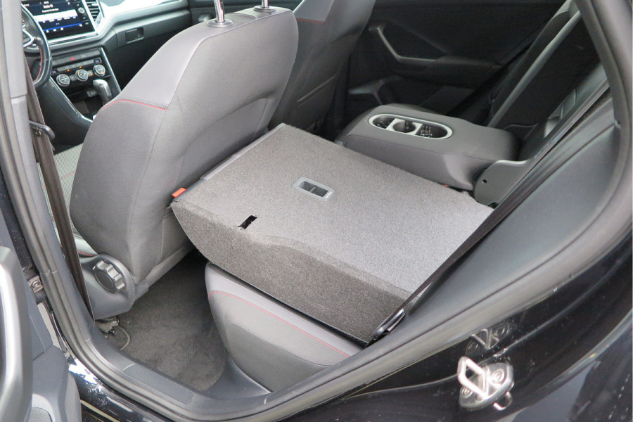 Volkswagen T-Roc 1.5 TSI 150pk DSGSport Camera , Virtual Cockpit , Navi , Led , Carplay, DAB+ ,PDC, LMV, Electr. bedienbare achterklep, Schakelflippers aan stuurwiel etc..