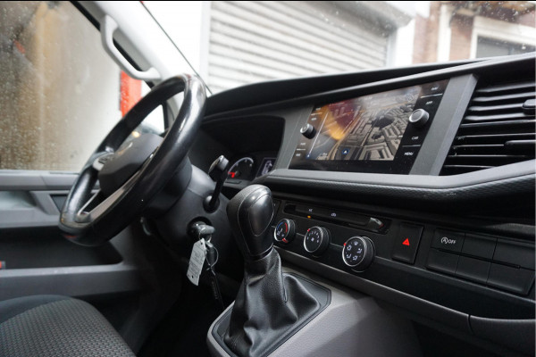 Volkswagen Transporter 2.0 TDI L2H1 30 DC | Aut7 | Eur6 | NAVI | Apple Carplay | Trekhaak | Airco | Cruise | Dubbele cabine