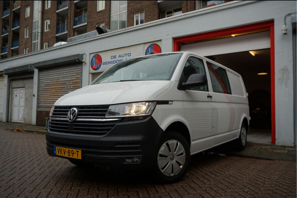 Volkswagen Transporter 2.0 TDI L2H1 30 DC | Aut7 | Eur6 | NAVI | Apple Carplay | Trekhaak | Airco | Cruise | Dubbele cabine
