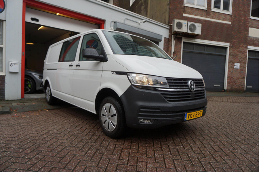 Volkswagen Transporter 2.0 TDI L2H1 30 DC | Aut7 | Eur6 | NAVI | Apple Carplay | Trekhaak | Airco | Cruise | Dubbele cabine
