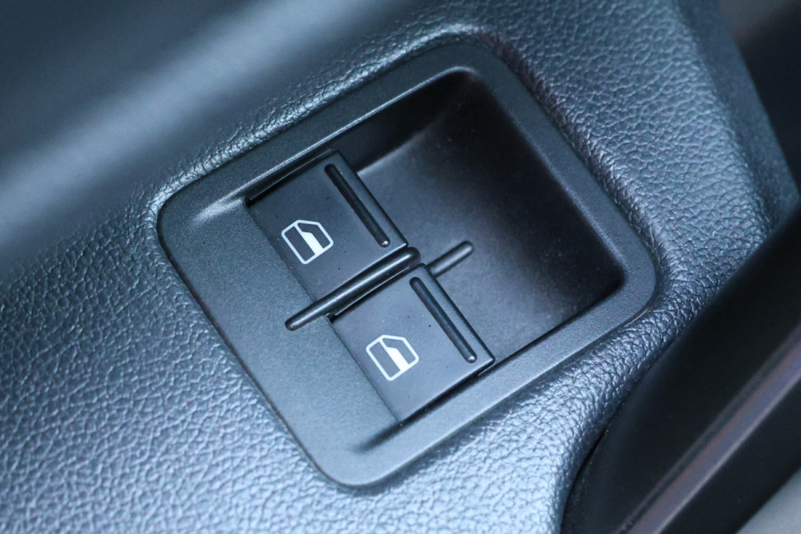 Volkswagen Caddy 2.0 TDI 185 PK DSG | CarPlay | Camera | Stoelverwarming | L+R Schuifdeur | AP Schroefset | Trekhaak | Airco | Cruise control | Dealer onderhouden | Nieuwe APK