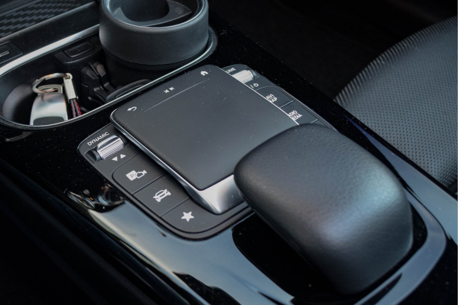 Mercedes-Benz A-Klasse A250 1.3 Progressive PHEV / Standkachel/ Adaptive Cruise Control/ Virtual Cockpit/ Panoramadak/ 193kW (263PK)