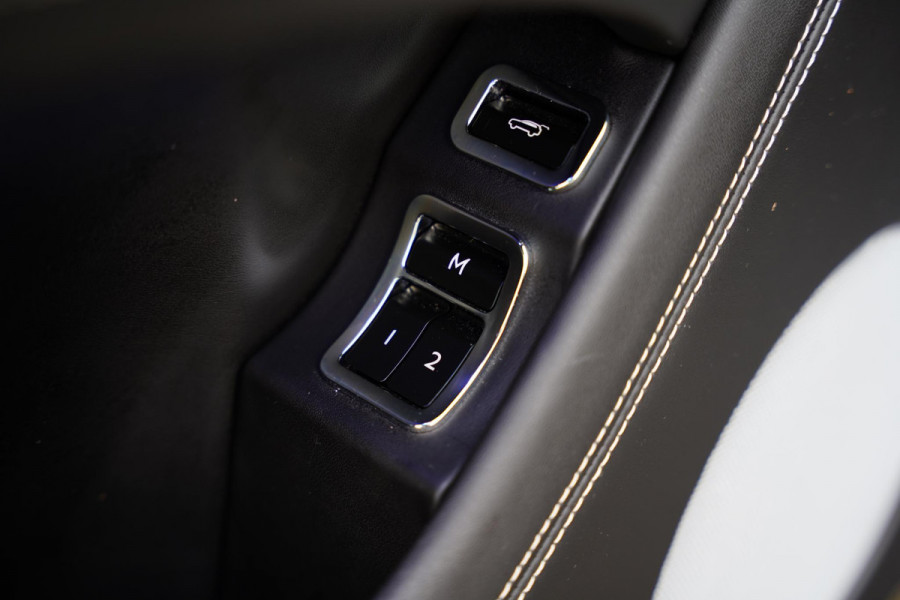 Bentley Bentayga 3.0 V6 Hybrid | Touring Pack | 22" | NL-Auto | Blackline