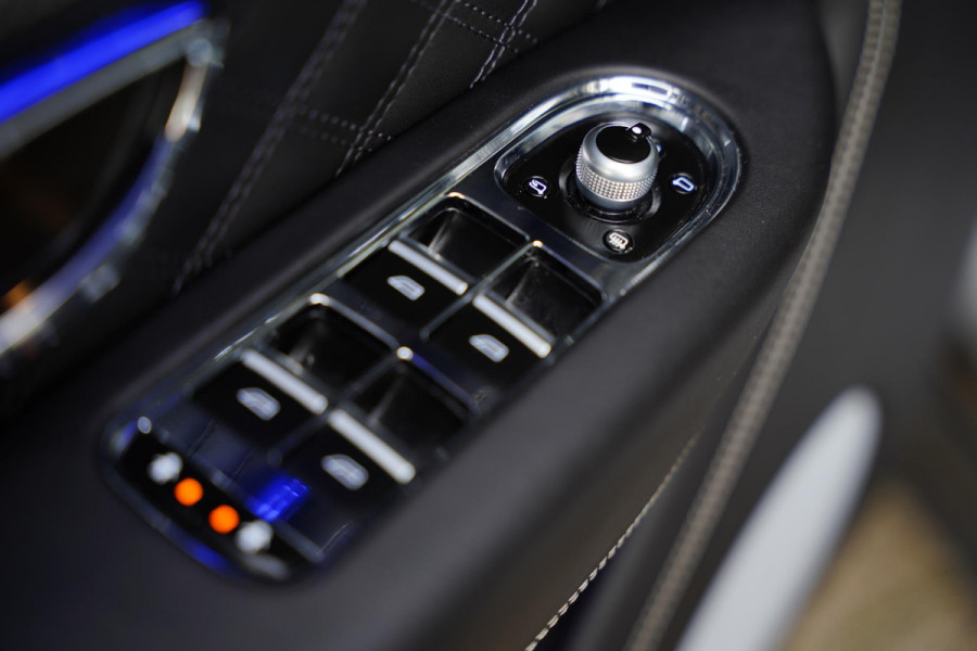 Bentley Bentayga 3.0 V6 Hybrid | Touring Pack | 22" | NL-Auto | Blackline