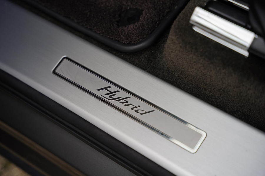 Bentley Bentayga 3.0 V6 Hybrid | Touring Pack | 22" | NL-Auto | Blackline