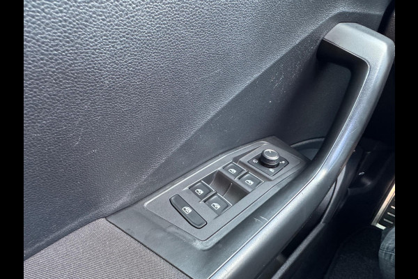 Volkswagen T-Roc 1.5 TSI Sport 2X R Line DSG Pano Camera Led Navi