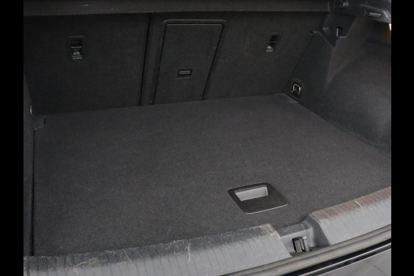 Volkswagen T-Roc 1.5 TSI Life Business | Stoelverwarming | Camera | Virtual Cockpit | Carplay | Full LED | Adaptive cruise | Navigatie | Park Assist | Climate control | DAB | Bluetooth