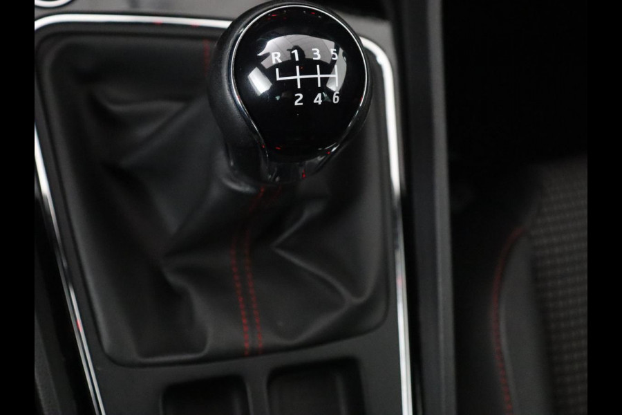 Seat Leon 1.5 TSI FR Ultimate Edition | Stoelverwarming | Carplay | Beats Pack | Adaptive cruise | Sfeerverlichting | Navigatie | Keyless | Virtual Cockpit | Climate control | Sportstoelen