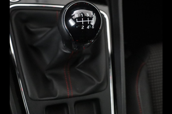 Seat Leon 1.5 TSI FR Ultimate Edition | Stoelverwarming | Carplay | Beats Pack | Adaptive cruise | Sfeerverlichting | Navigatie | Keyless | Virtual Cockpit | Climate control | Sportstoelen