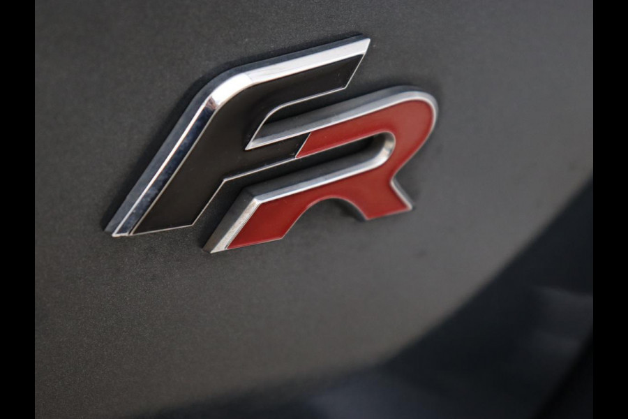 Seat Leon 1.5 TSI FR Ultimate Edition | Stoelverwarming | Carplay | Beats Pack | Adaptive cruise | Sfeerverlichting | Navigatie | Keyless | Virtual Cockpit | Climate control | Sportstoelen