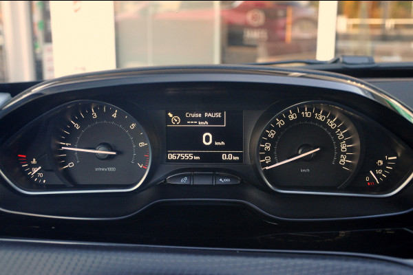 Peugeot 208 1.2 PureTech 110 PK GT-Line | Navigatie | 17 inch |  Nieuwe d-riem