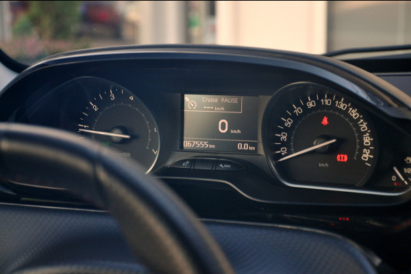 Peugeot 208 1.2 PureTech 110 PK GT-Line | Navigatie | 17 inch |  Nieuwe d-riem