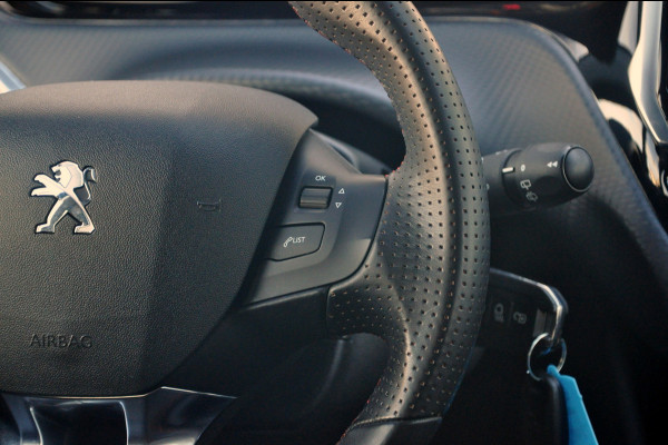 Peugeot 208 1.2 PureTech 110 PK GT-Line | Navigatie | 17 inch |  Nieuwe d-riem