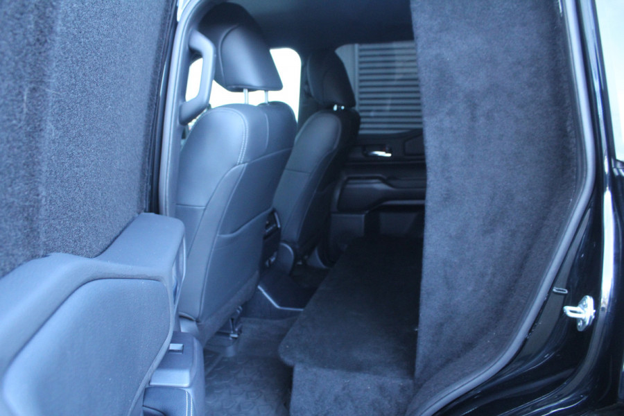 Toyota Land Cruiser 2.8 D-4D 206pk Blind Van Navigator AUTOMAAT DIRECT BESCHIKBAAR Clima Cruise Navi 360 Camera Leder LMV Trekhaak 3500kg