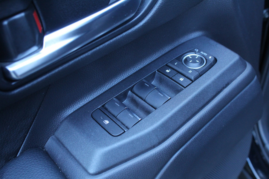 Toyota Land Cruiser 2.8 D-4D 206pk Blind Van Navigator AUTOMAAT DIRECT BESCHIKBAAR Clima Cruise Navi 360 Camera Leder LMV Trekhaak 3500kg