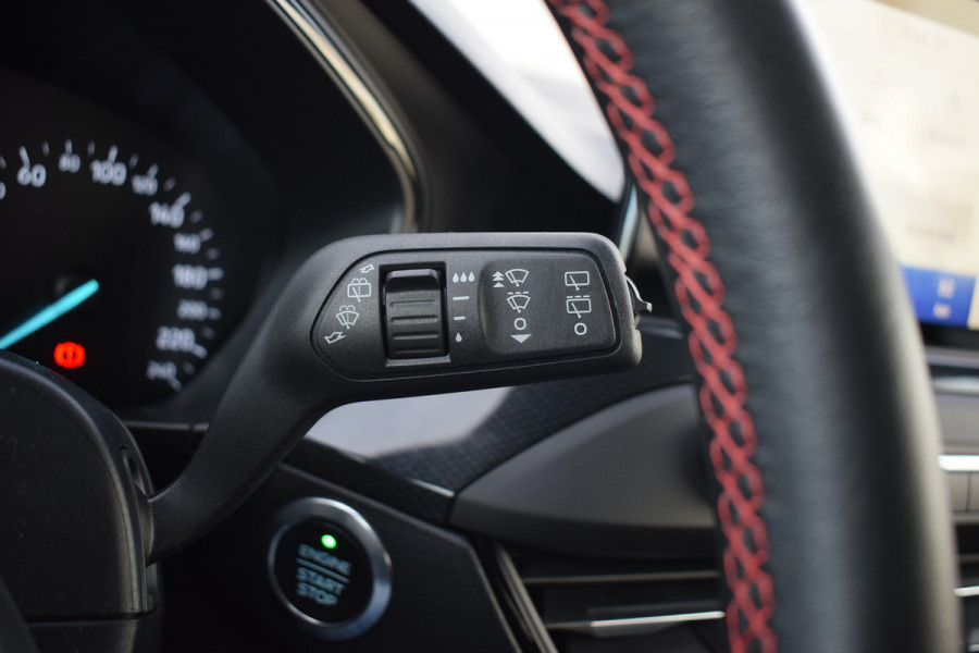 Ford FOCUS Wagon 1.5 EcoBoost ST Line Business | Apple CarPlay | Airco | Sportstoelen | Cruise