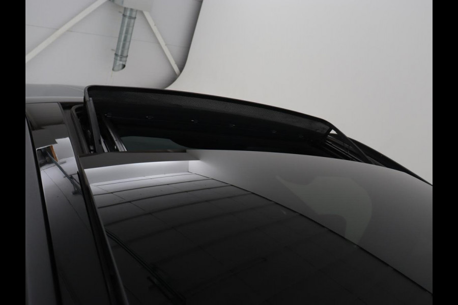 Ford Kuga 2.5 PHEV ST-Line | Panoramadak | Stoelverwarming | Camera | Carplay | Digital Cockpit | Navigatie | Keyless | DAB | Achterbankverwarming | Getint glas | Plug In