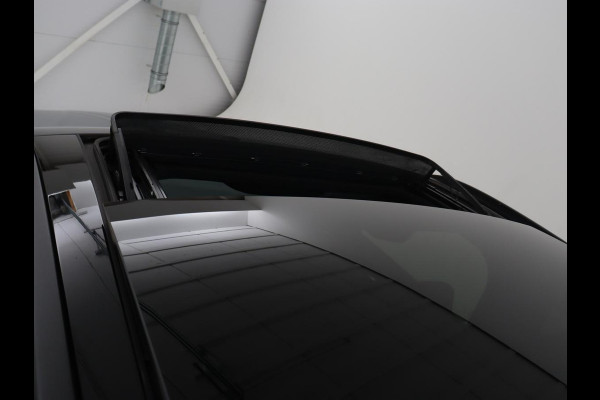 Ford Kuga 2.5 PHEV ST-Line | Panoramadak | Stoelverwarming | Camera | Carplay | Digital Cockpit | Navigatie | Keyless | DAB | Achterbankverwarming | Getint glas | Plug In