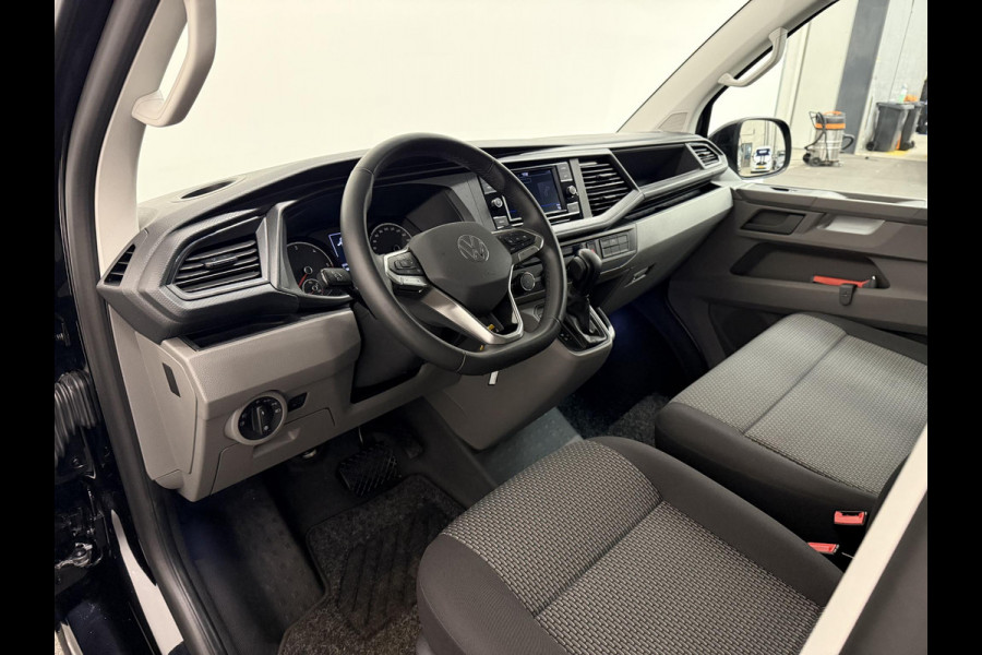 Volkswagen Transporter 2.0 150PK L2H1 Highline Automaat Airco  Navi Parkeersensoren Camera Trekhaak Carplay