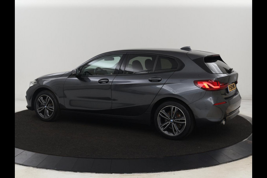 BMW 1-serie 118i Executive | Sport Line | Camera | Carplay | Sportstoelen | Live Cockpit | Navigatie | Full LED | Climate control | Sfeerverlichting | Cruise control | Park Assist | Bluetooth | Getint glas