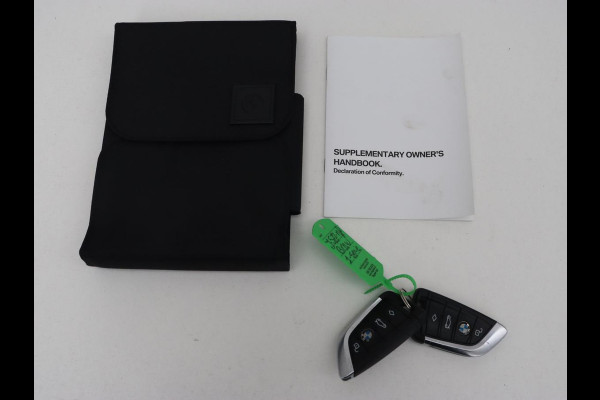 BMW 1-serie 118i Executive | Sport Line | Camera | Carplay | Sportstoelen | Live Cockpit | Navigatie | Full LED | Climate control | Sfeerverlichting | Cruise control | Park Assist | Bluetooth | Getint glas