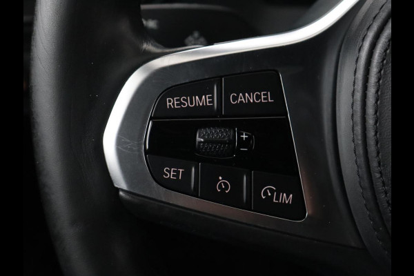 BMW 1-serie 118i Executive | Sport Line | Camera | Carplay | Sportstoelen | Live Cockpit | Navigatie | Full LED | Climate control | Sfeerverlichting | Cruise control | Park Assist | Bluetooth | Getint glas