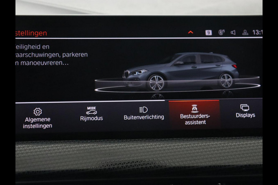 BMW 1-serie 118i Executive | Sport Line | Camera | Carplay | Sportstoelen | Live Cockpit | Navigatie | Full LED | Climate control | Sfeerverlichting | Cruise control | Park Assist | Bluetooth | Getint glas