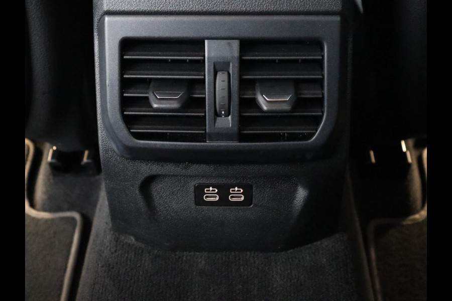 BMW 1-serie 118i Executive | Sport Line | Camera | Carplay | Sportstoelen | Live Cockpit | Navigatie | Full LED | Climate control | Sfeerverlichting | Cruise control | Park Assist | Bluetooth | Getint glas