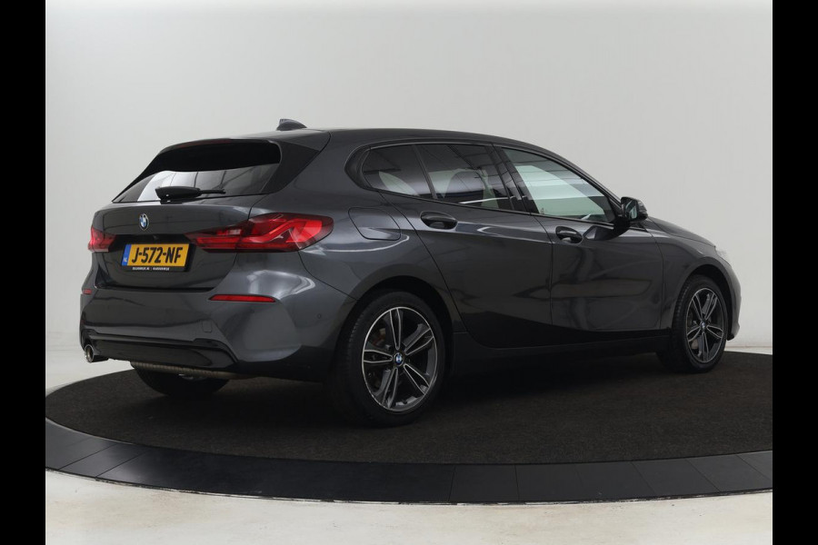 BMW 1-serie 118i Executive | Sport Line | Camera | Carplay | Sportstoelen | Live Cockpit | Navigatie | Full LED | Climate control | Sfeerverlichting | Cruise control | Park Assist | Bluetooth | Getint glas