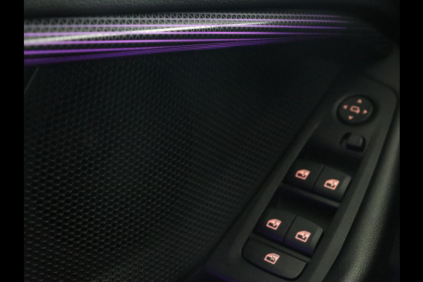 BMW 1-serie 118i Executive | Sport Line | Camera | Carplay | Sportstoelen | Live Cockpit | Navigatie | Full LED | Climate control | Sfeerverlichting | Cruise control | Park Assist | Bluetooth | Getint glas