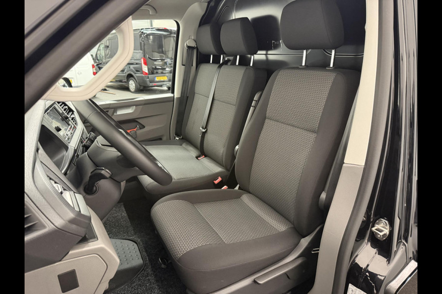Volkswagen Transporter 2.0 150PK L2H1 Highline Automaat Airco  Navi Parkeersensoren Camera Trekhaak Carplay