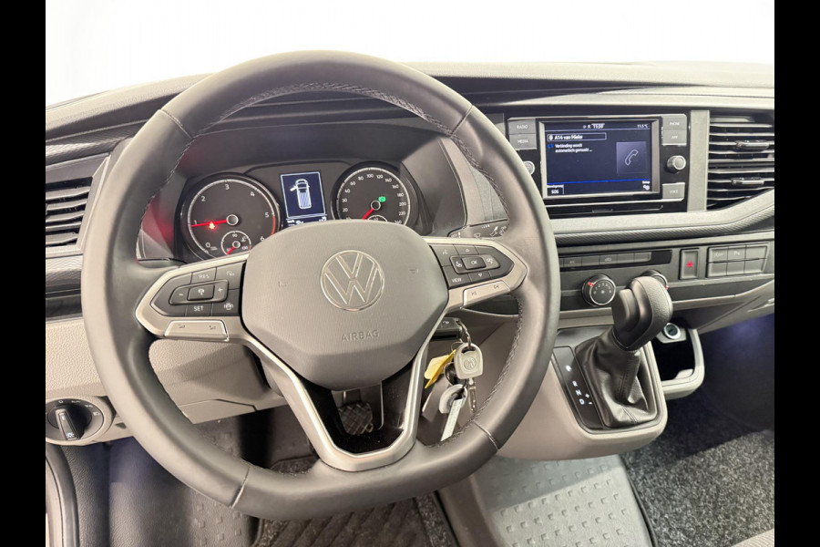Volkswagen Transporter 2.0 150PK L2H1 Highline Automaat Airco  Navi Parkeersensoren Camera Trekhaak Carplay