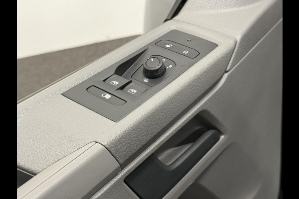 Volkswagen Transporter 2.0 150PK L2H1 Highline Automaat Airco  Navi Parkeersensoren Camera Trekhaak Carplay