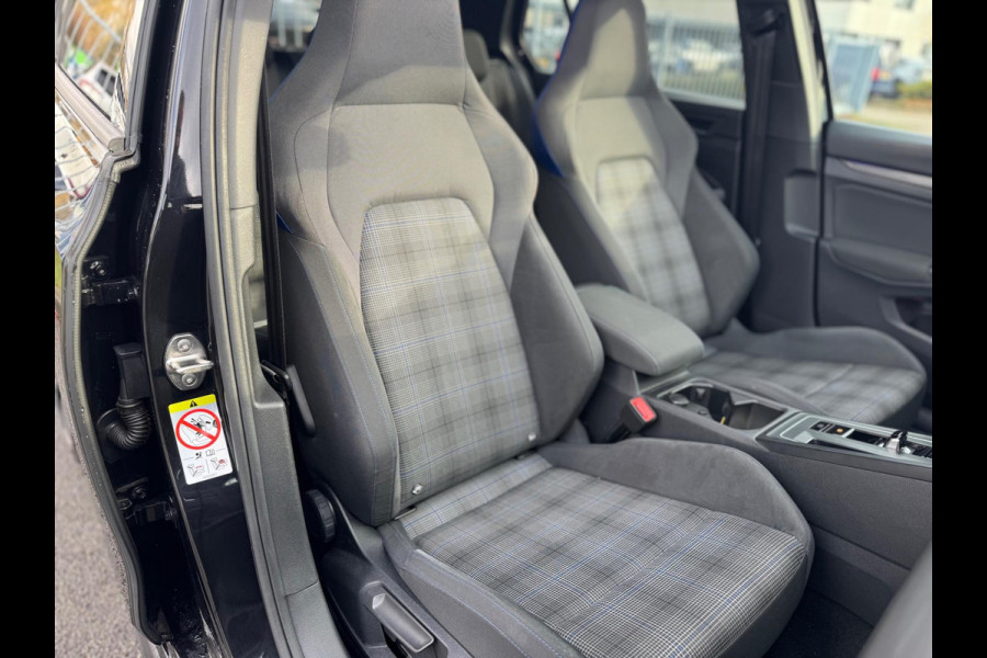 Volkswagen Golf 1.4 eHybrid GTE Panorama Led Stoelver. Stuurverw.