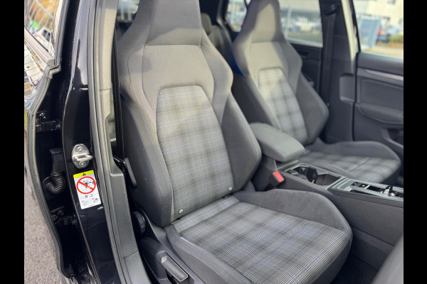 Volkswagen Golf 1.4 eHybrid GTE Panorama Led Stoelver. Stuurverw.