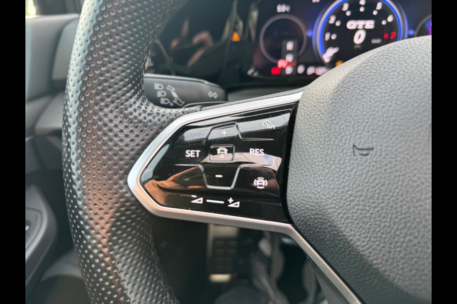 Volkswagen Golf 1.4 eHybrid GTE Panorama Led Stoelver. Stuurverw.