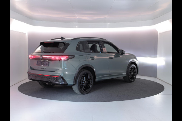 Volkswagen Tiguan 1.5 eHybrid R-Line Edition 204 pk Automaat (DSG) | Verlengde garantie | Navigatie | Parkeersensoren (Park assist) | Rondomzicht camera | Stoelverwarming v/a | Black Style pakket | R-Line |