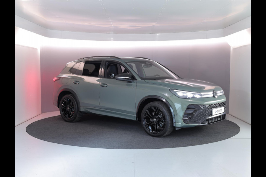 Volkswagen Tiguan 1.5 eHybrid R-Line Edition 204 pk Automaat (DSG) | Verlengde garantie | Navigatie | Parkeersensoren (Park assist) | Rondomzicht camera | Stoelverwarming v/a | Black Style pakket | R-Line |