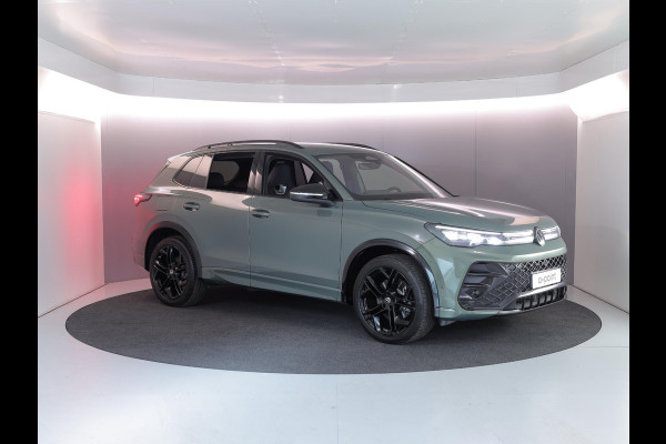 Volkswagen Tiguan 1.5 eHybrid R-Line Edition 204 pk Automaat (DSG) | Verlengde garantie | Navigatie | Parkeersensoren (Park assist) | Rondomzicht camera | Stoelverwarming v/a | Black Style pakket | R-Line |