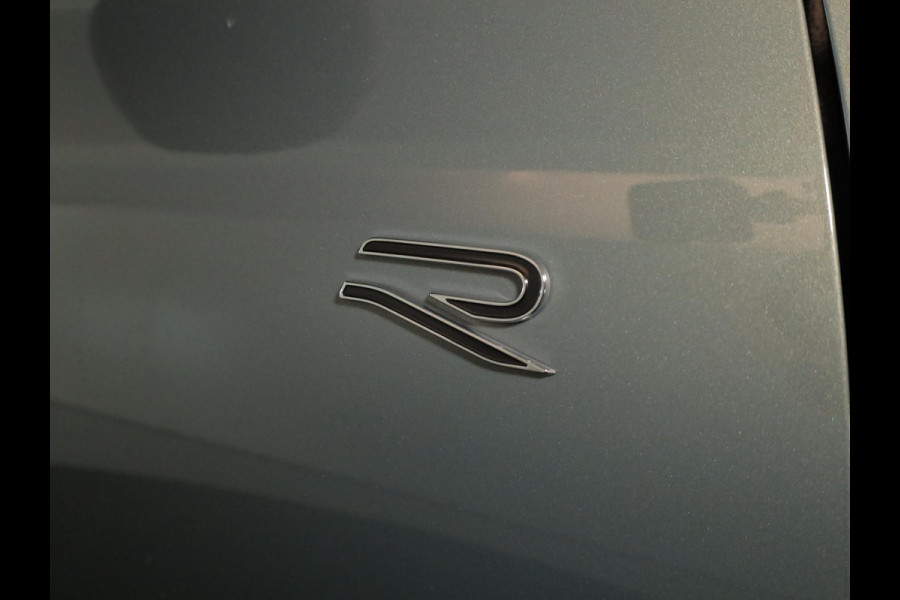 Volkswagen Tiguan 1.5 eHybrid R-Line Edition 204 pk Automaat (DSG) | Verlengde garantie | Navigatie | Parkeersensoren (Park assist) | Rondomzicht camera | Stoelverwarming v/a | Black Style pakket | R-Line |