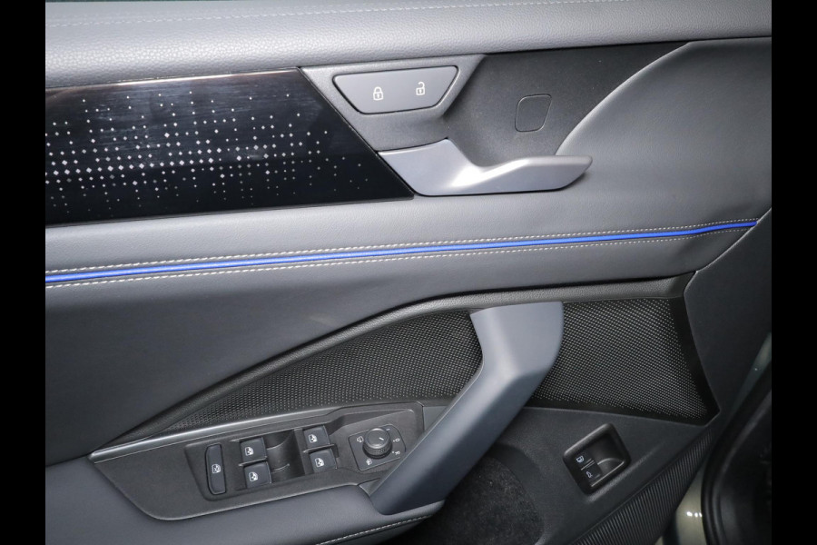 Volkswagen Tiguan 1.5 eHybrid R-Line Edition 204 pk Automaat (DSG) | Verlengde garantie | Navigatie | Parkeersensoren (Park assist) | Rondomzicht camera | Stoelverwarming v/a | Black Style pakket | R-Line |