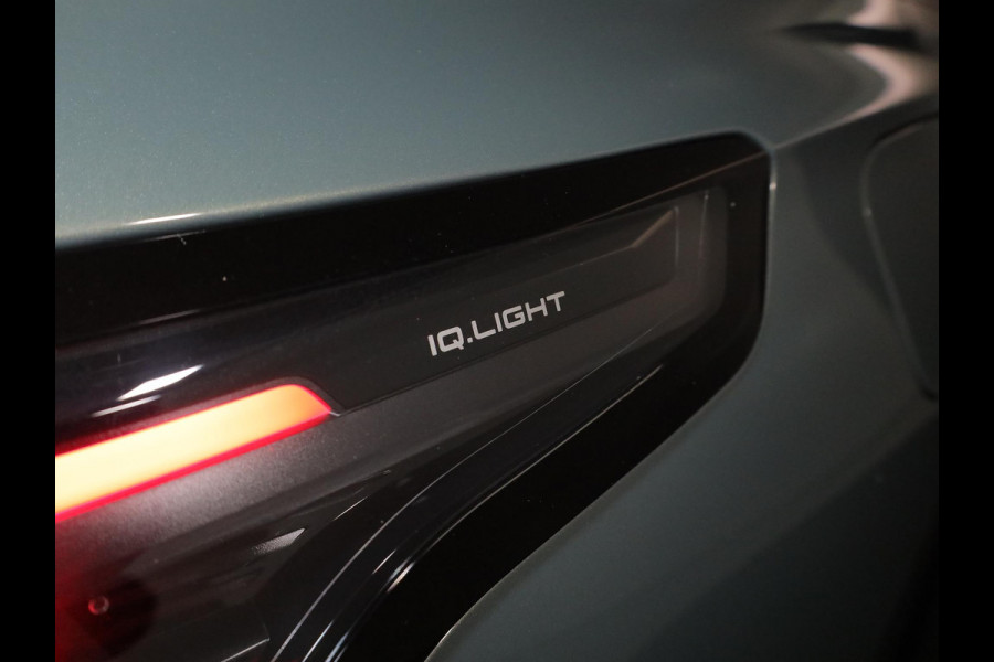 Volkswagen Tiguan 1.5 eHybrid R-Line Edition 204 pk Automaat (DSG) | Verlengde garantie | Navigatie | Parkeersensoren (Park assist) | Rondomzicht camera | Stoelverwarming v/a | Black Style pakket | R-Line |