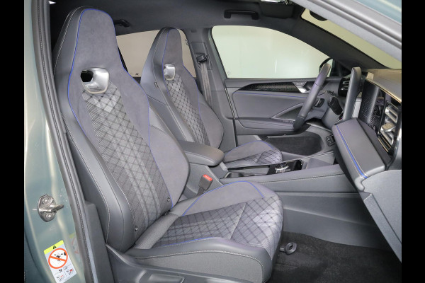 Volkswagen Tiguan 1.5 eHybrid R-Line Edition 204 pk Automaat (DSG) | Verlengde garantie | Navigatie | Parkeersensoren (Park assist) | Rondomzicht camera | Stoelverwarming v/a | Black Style pakket | R-Line |