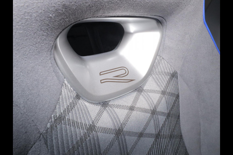 Volkswagen Tiguan 1.5 eHybrid R-Line Edition 204 pk Automaat (DSG) | Verlengde garantie | Navigatie | Parkeersensoren (Park assist) | Rondomzicht camera | Stoelverwarming v/a | Black Style pakket | R-Line |