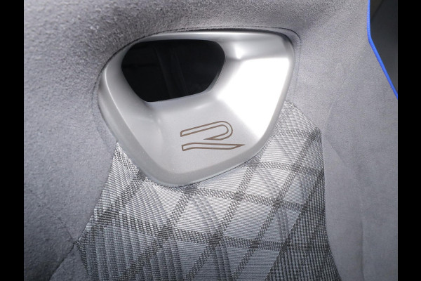 Volkswagen Tiguan 1.5 eHybrid R-Line Edition 204 pk Automaat (DSG) | Verlengde garantie | Navigatie | Parkeersensoren (Park assist) | Rondomzicht camera | Stoelverwarming v/a | Black Style pakket | R-Line |