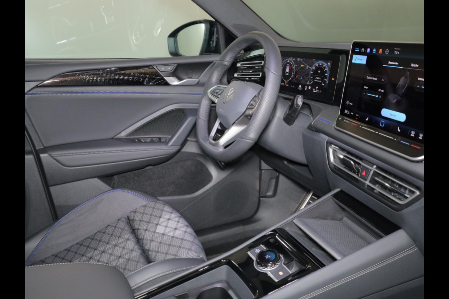 Volkswagen Tiguan 1.5 eHybrid R-Line Edition 204 pk Automaat (DSG) | Verlengde garantie | Navigatie | Parkeersensoren (Park assist) | Rondomzicht camera | Stoelverwarming v/a | Black Style pakket | R-Line |