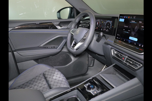 Volkswagen Tiguan 1.5 eHybrid R-Line Edition 204 pk Automaat (DSG) | Verlengde garantie | Navigatie | Parkeersensoren (Park assist) | Rondomzicht camera | Stoelverwarming v/a | Black Style pakket | R-Line |