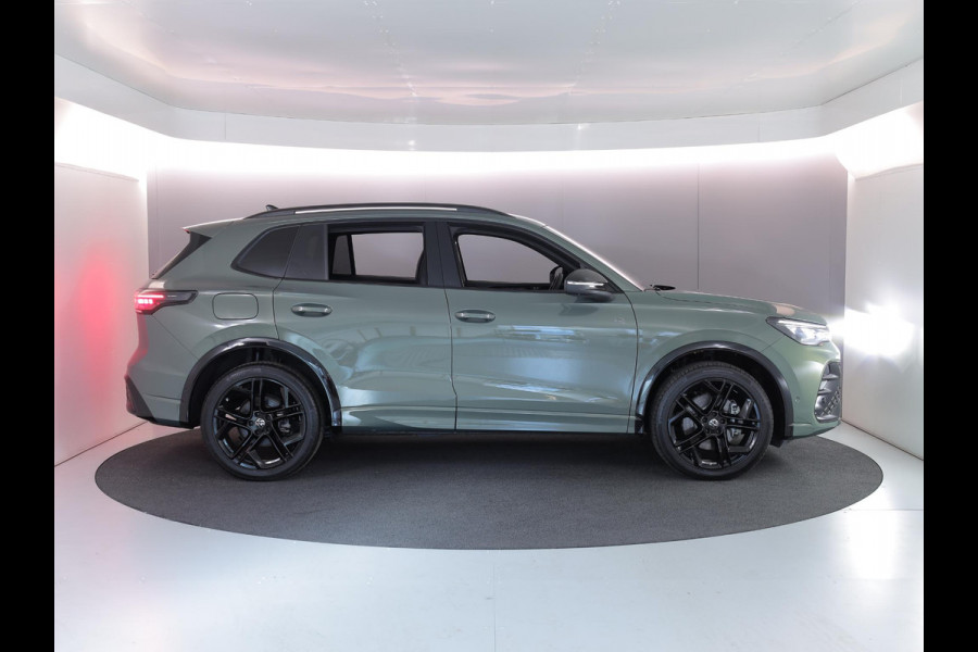 Volkswagen Tiguan 1.5 eHybrid R-Line Edition 204 pk Automaat (DSG) | Verlengde garantie | Navigatie | Parkeersensoren (Park assist) | Rondomzicht camera | Stoelverwarming v/a | Black Style pakket | R-Line |
