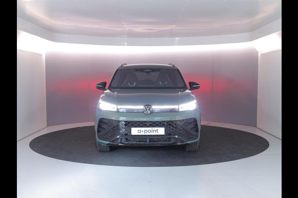 Volkswagen Tiguan 1.5 eHybrid R-Line Edition 204 pk Automaat (DSG) | Verlengde garantie | Navigatie | Parkeersensoren (Park assist) | Rondomzicht camera | Stoelverwarming v/a | Black Style pakket | R-Line |